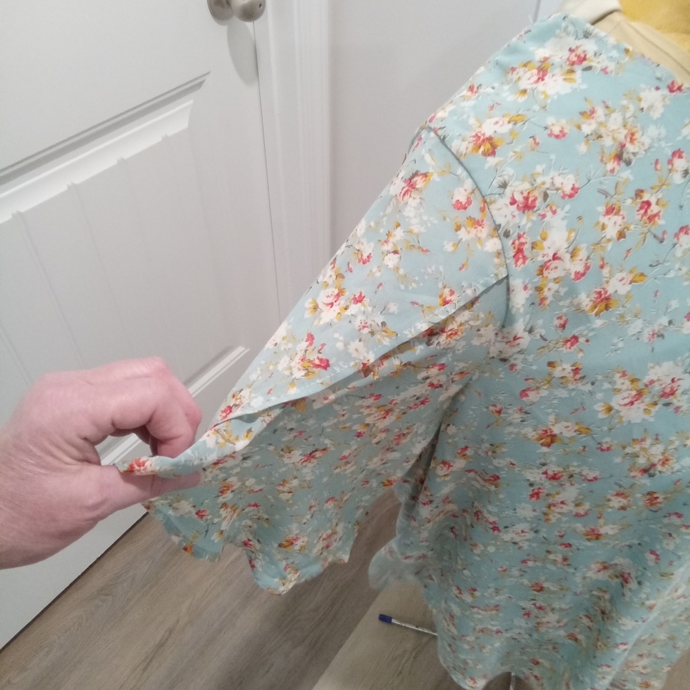 2-$10... Bloomchic Size 22-24 Floral Print Blouse With Flutter Sleeves - Picture 10 of 13